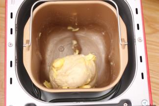 加入黄油继续揉至完全阶段