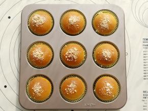 烤箱上下火170度预热10分钟后放入，烤20-25分钟。