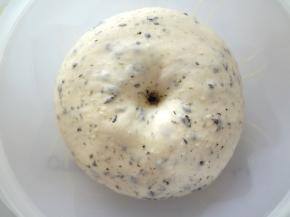 发酵完成后手指粘粉戳孔洞口不回缩不塌陷就可以了