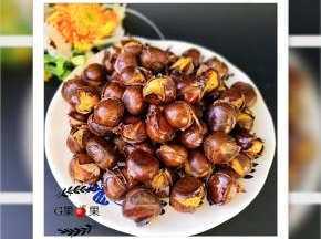 刷了蜂蜜水的栗子放回烤箱再烤五分钟