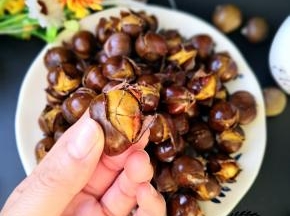 烤好的栗子非常香甜，皮也很好剥