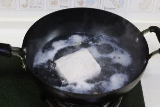 开大火煮沸即可，为了把里脊肉焯下水去腥。