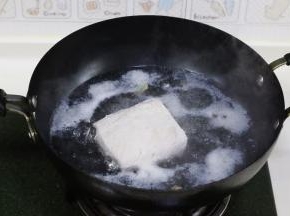 开大火煮沸即可，为了把里脊肉焯下水去腥。