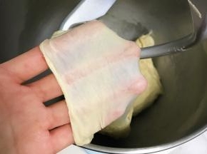 可以拉出薄而有韧性的膜，完全扩展阶段。