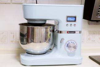 再次把烤好的肉松加入厨师机搅拌桶内，4档4分钟即可。