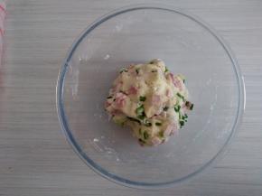 拌至均匀，成团