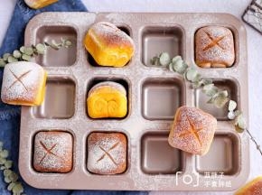 烤好的面包立即脱模，放在烤网上晾凉。