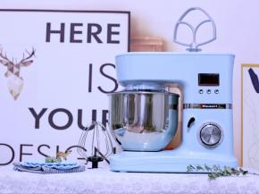 我用的是海氏HM741厨师机。这台厨师机颜值超高，马卡龙般淡淡的蓝色，一见钟情。
