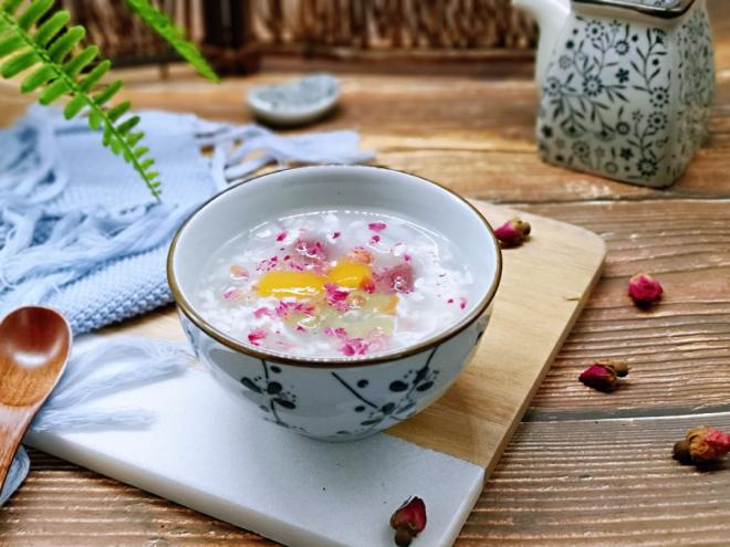 玫瑰花酒酿圆子