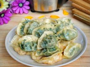 小屁孩们自己包的饺子吃得特别香