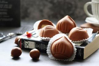 如果馅料想多一些的话，可以适当减少蛋糕的食材量。