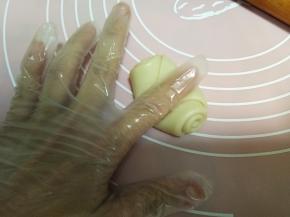 醒好以后，取一个卷中间按一下