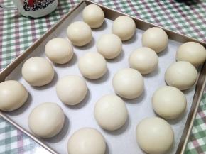 快做完时预热烤箱180度，全部包好如图