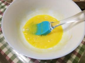 一个蛋黄加一点水化开