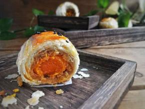 稍微凉一点吃，咬一口掉满地渣