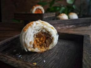 层层起酥搭配香喷喷的咸蛋黄，没法抗拒