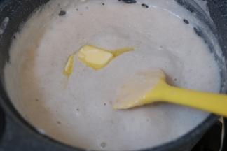 3.继续加入黄油