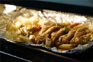 如图就是第一个程序烤好的状态，还有点嫩呢，我家喜欢老一点得。于是打开锡纸。