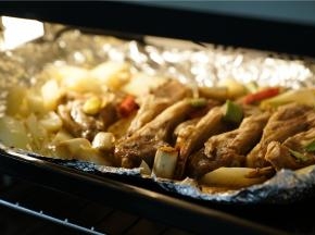 如图就是第一个程序烤好的状态，还有点嫩呢，我家喜欢老一点得。于是打开锡纸。