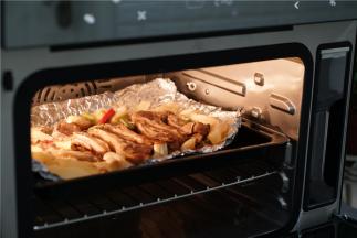 再选择烤羊排模式进行烹饪。牛爸二个程序烤下来，他喜欢那个口感。而我呢就喜欢干香一点的，于是又用烤羊排模式烤了五分钟。