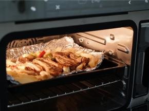 再选择烤羊排模式进行烹饪。牛爸二个程序烤下来，他喜欢那个口感。而我呢就喜欢干香一点的，于是又用烤羊排模式烤了五分钟。