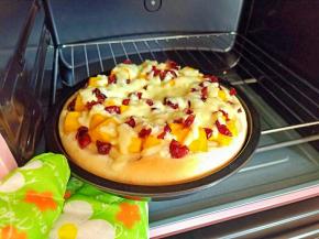 观察芝士融化、披萨边缘上色满意就出炉