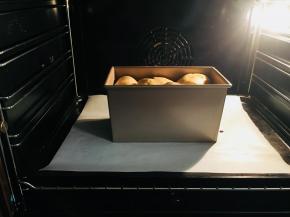 烤箱上火160，下火180.烤至30到35分钟。