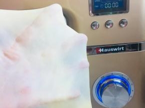 3、当面团搅打至完全扩展，基本面团完成。