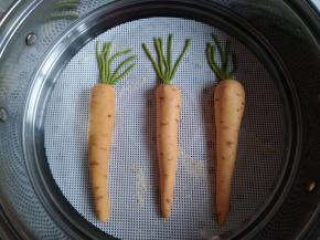 放在蒸屉里，在温暖处醒发25-30分钟。
锅里的水烧开后，放上蒸屉，转中火蒸13分钟左右。关火后焖3-5分钟再开盖