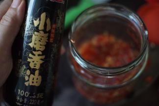 也淋点香油一起搅拌一下