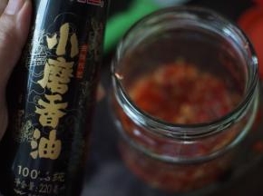 也淋点香油一起搅拌一下