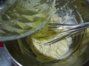 5.分次加入蛋白拌匀，蛋白用室温的
