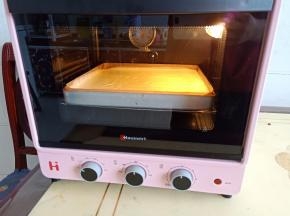 20.放入海氏B30烤箱，上下火150度烤20分钟左右
