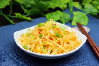 酸辣脆爽的泡椒土豆丝就好了。