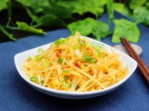 酸辣脆爽的泡椒土豆丝就好了。