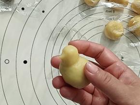 包好后可以捏成喜欢的形状，个人发挥就好。