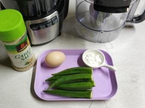 备好材料：秋葵6根、蒜盐4克、糖3克、鸡蛋1个、玉米淀粉30克