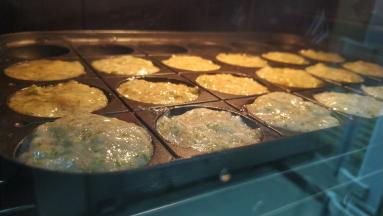 放入烤箱蒸汽功能100度15分钟
