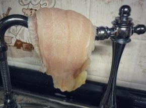 龙利鱼解冻洗干净沥干水分