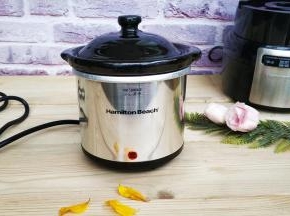 将炖盅内胆放回，开始慢炖