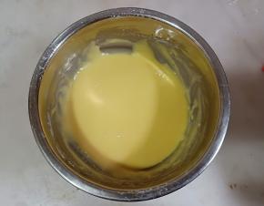 画Z字混合至看不见干粉。