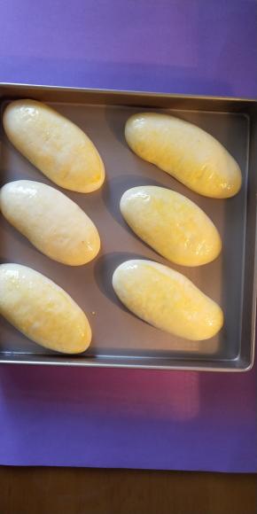 发酵至两倍大以后取出后刷蛋液