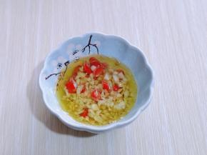 盛出 趁热加入一点点盐！放旁边备用！