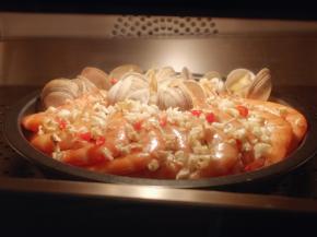 隔着蒸烤箱的门玻璃看，诱惑到你吗？还有3分钟就出炉了呦～