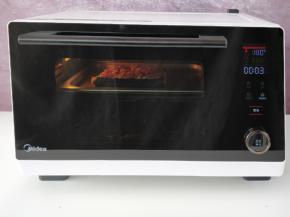 再将托盘放回蒸烤箱中，点按程序，选择单开上火加热，180度3分钟即可。