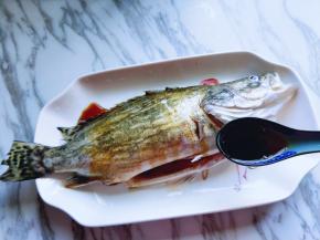 加入一小勺生抽！