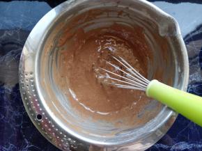 搅拌到看不到干粉的状态即可。不要过度搅拌，以免低粉生筋，影响成品膨胀。