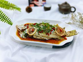 葱花选用的葱叶，可以不用切，用手撕出来更漂亮！