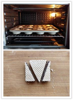 将模具放入预热好的烤箱，中下层，上下火165度，烘烤18分钟左右。趁烤蛋糕的同时，将华夫饼干切成图中的三角形，放在一边备用。