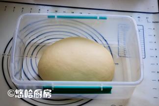 秋天温度低，面团发酵1个半小时发酵到位。